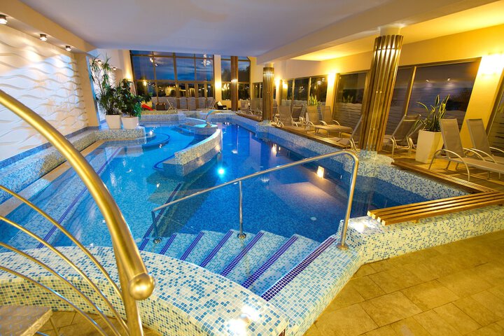Pool 17 of 32