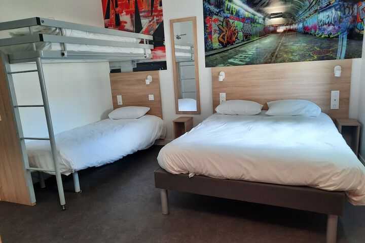 Room 4 of 44
