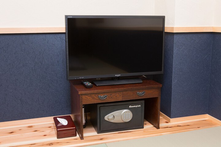 Room 9 of 32