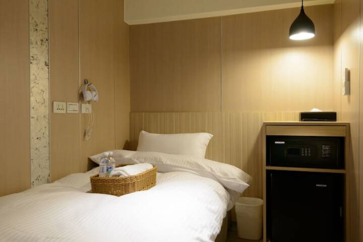 Room 13 of 53