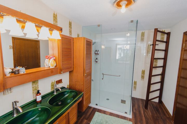 Room 16 of 30