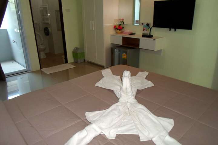 Room 10 of 80