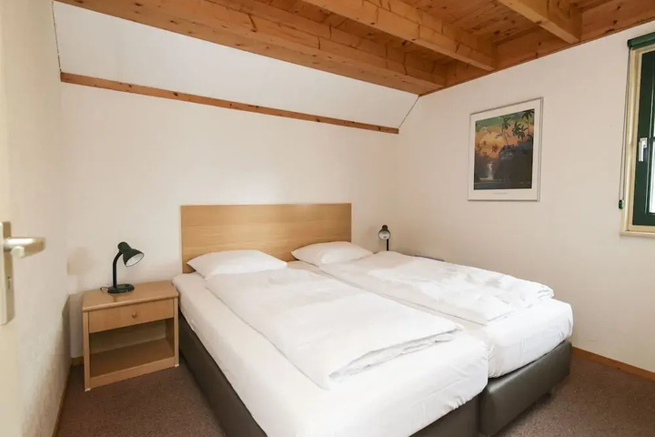 Room 4 of 17