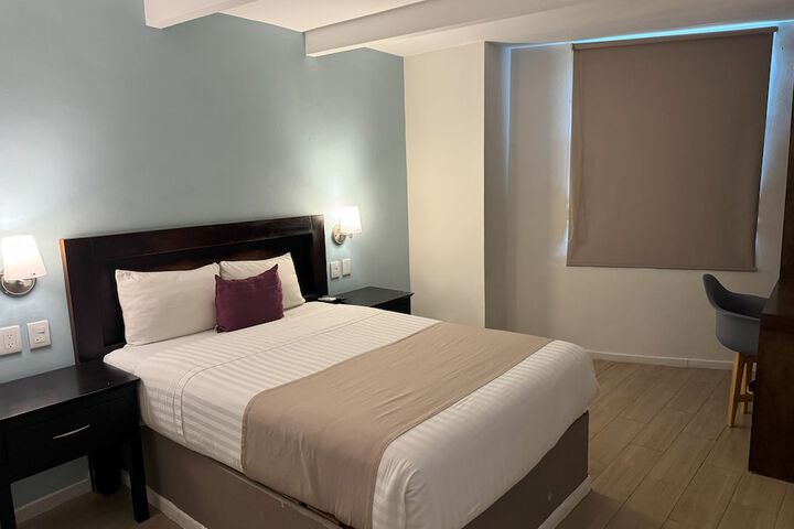 Room 13 of 33