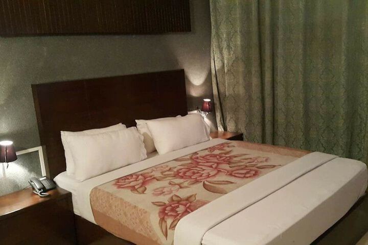 Room 11 of 21