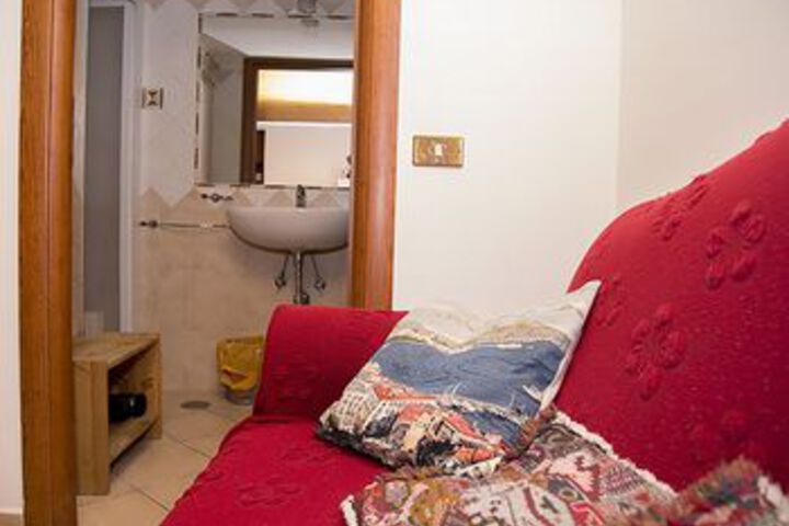 Room 4 of 160