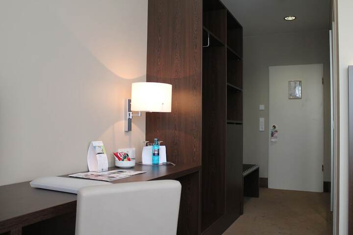 Room 15 of 46