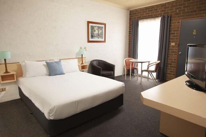 Room 12 of 37
