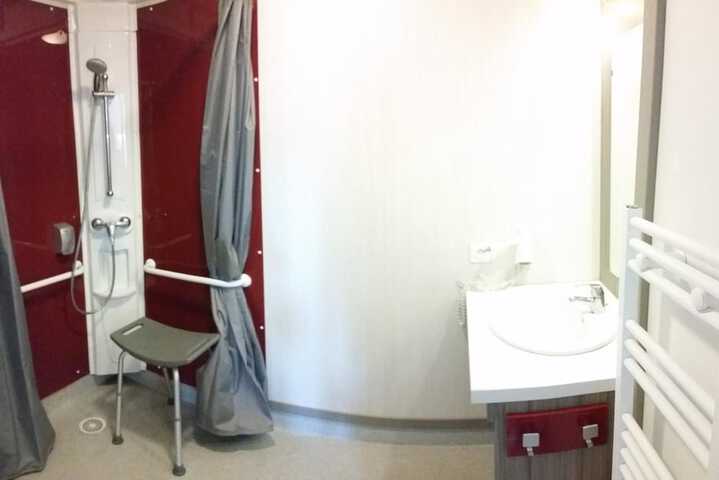 Room 35 of 76