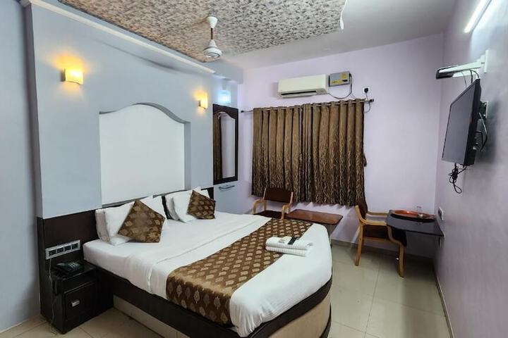 Room 2 of 13