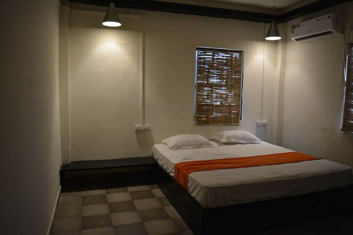 Room 3 of 44