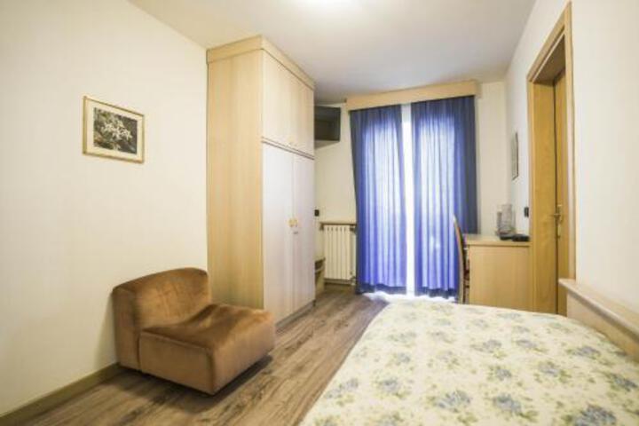 Room 25 of 53