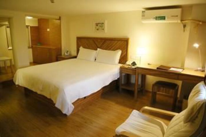 Room 27 of 38