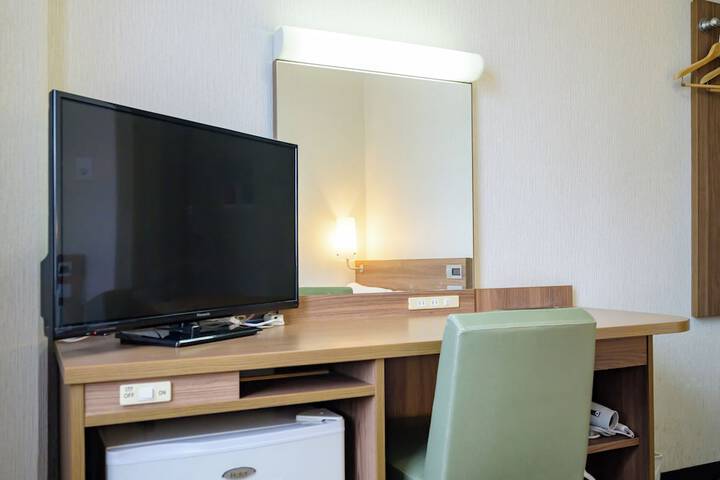 Room 9 of 83