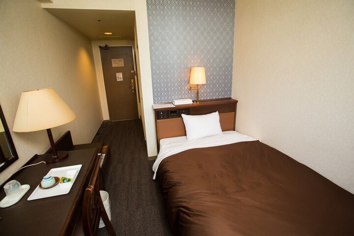 Room 22 of 38