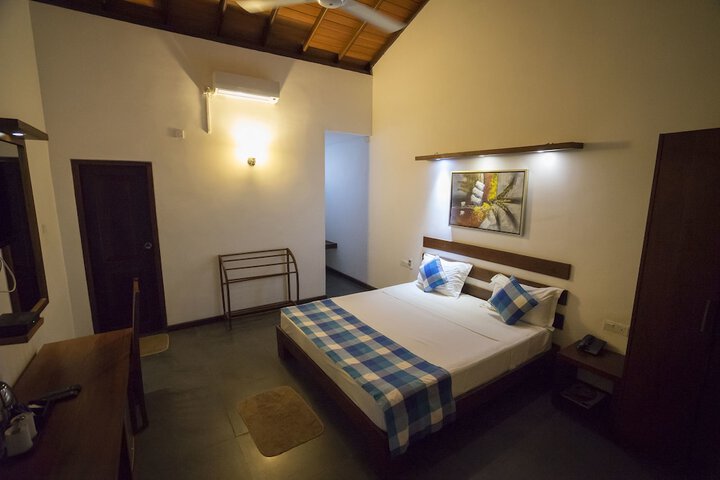 Room 12 of 65