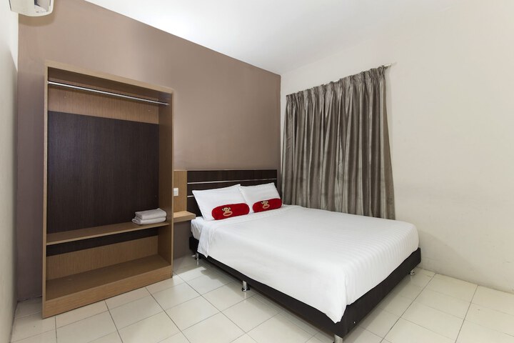 Room 8 of 32