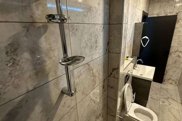 Room 10 of 13