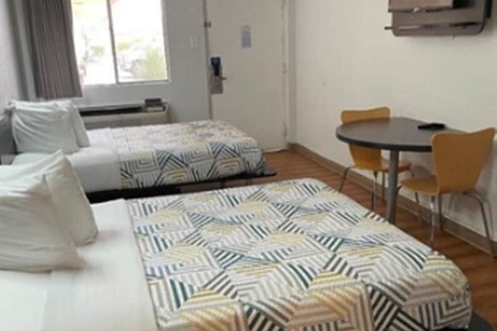 Room 6 of 19