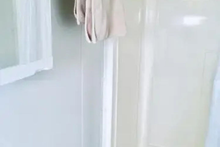 Room 4 of 10