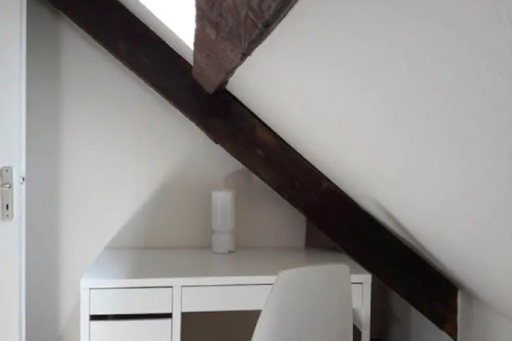 Room 9 of 11