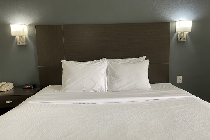 1 King Bed (1 of 13)