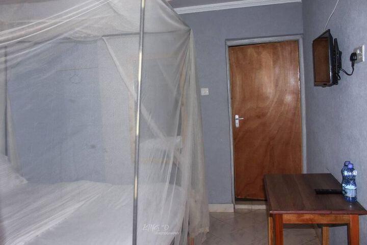 Room 4 of 42
