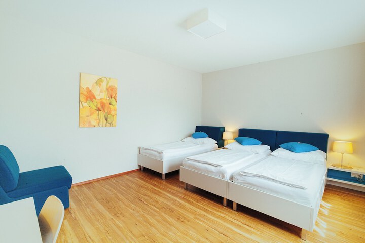 Room 9 of 16