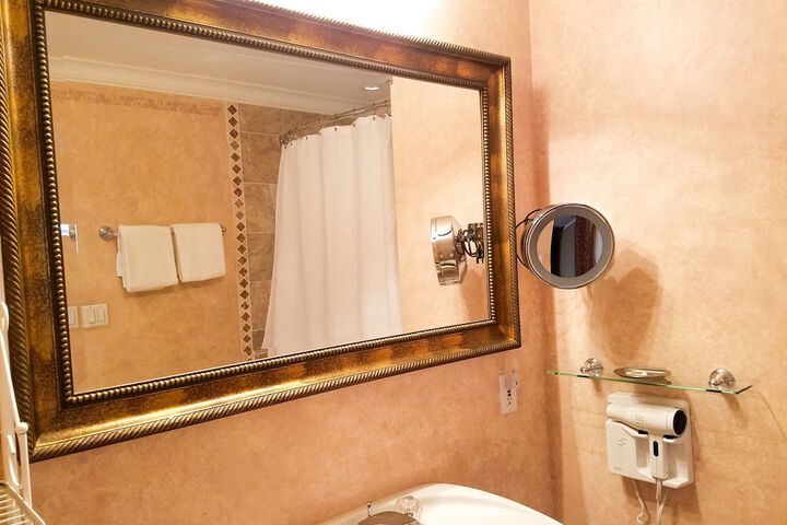 Room 100 of 114