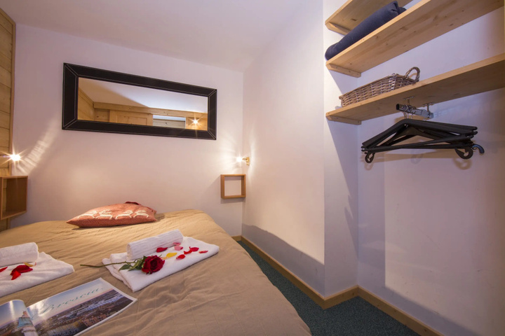 Room 5 of 19
