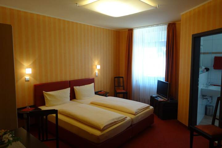 Room 4 of 35