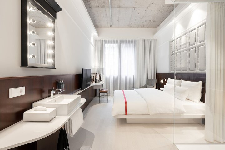 Room 3 of 83