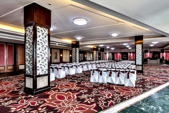 Ballroom/Hall 80 of 95