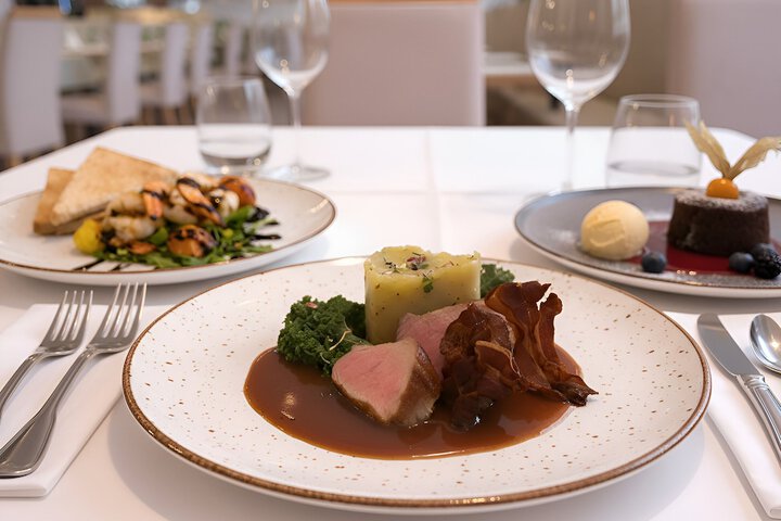 Dining 34 of 43
