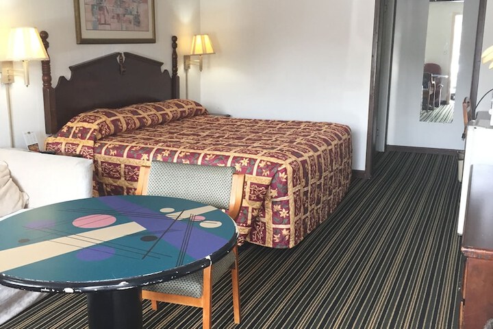 1 King Bed (9 of 11)