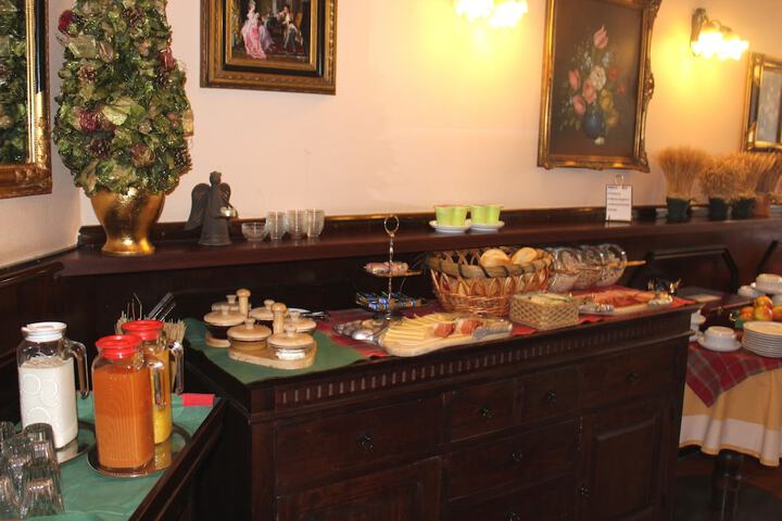 Dining 18 of 28