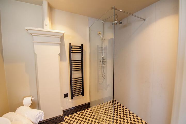Room 35 of 63