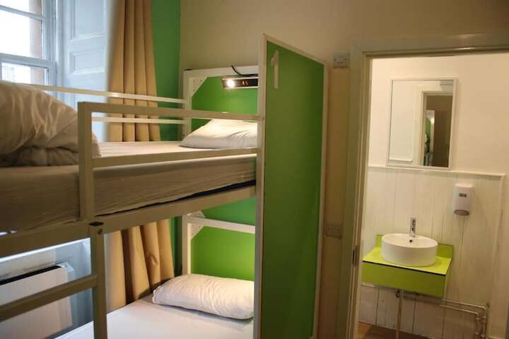 Room 9 of 76