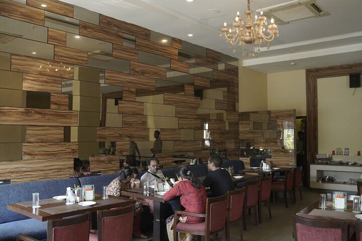Dining 65 of 90