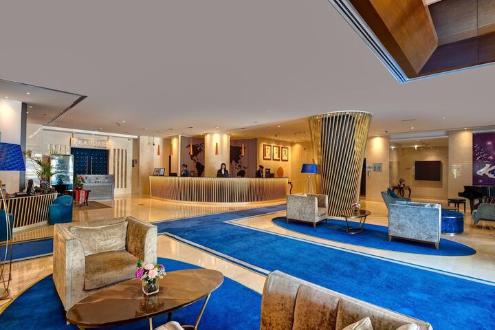 Entrance & Lobby