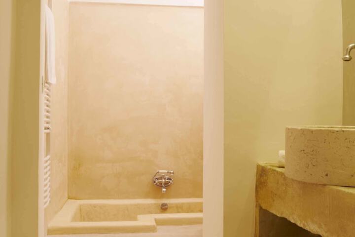 Room 115 of 181