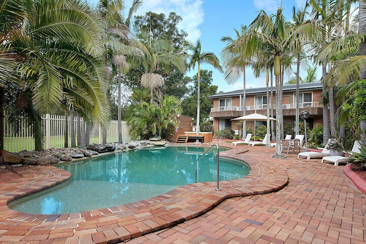 Hotel Pool