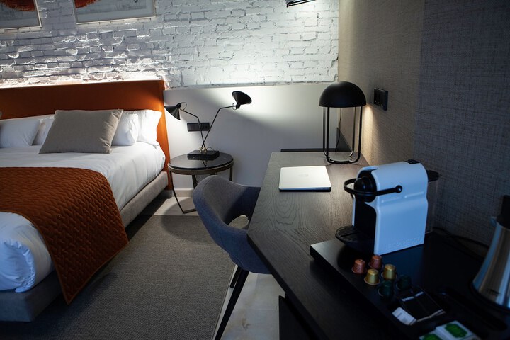 Room 10 of 85