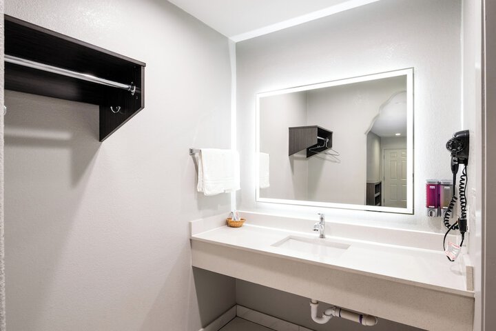 Room 25 of 51