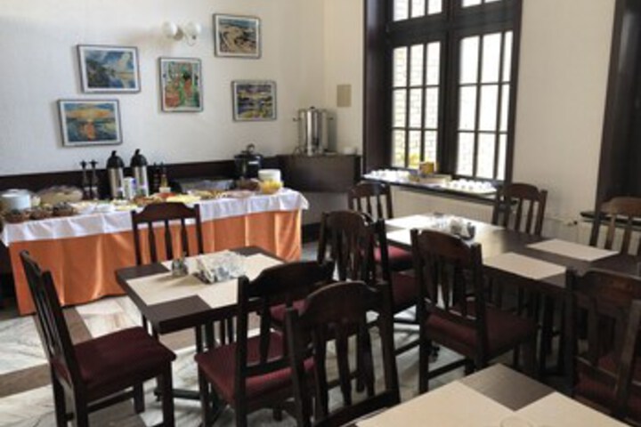 Breakfast/Coffee Service 9 of 43