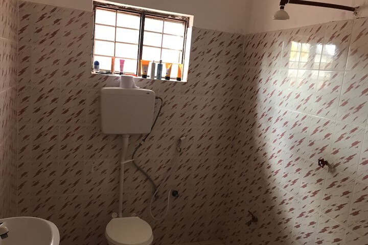 Room 13 of 38
