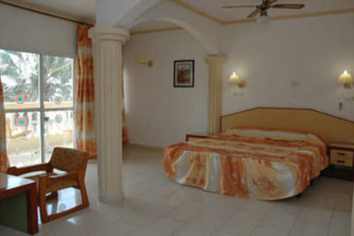 Room 6 of 9