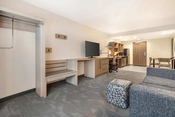 Room 17 of 37