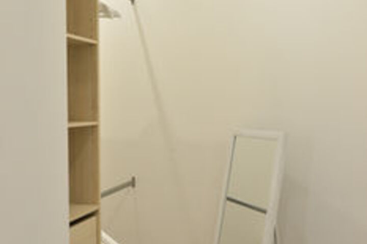 Room 11 of 16