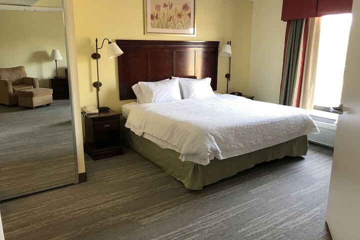 Room 27 of 121